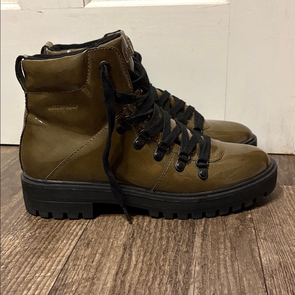 Cougar Nash waterproof hiker boots in stone/olive size 10